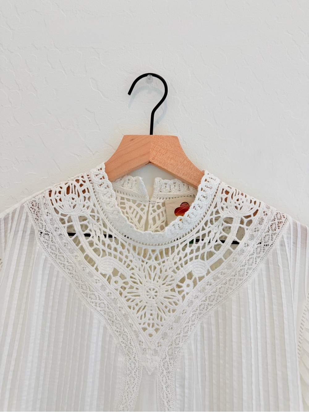 FARM Rio Lace Flutter Sleeve Top - Picture 5 of 8